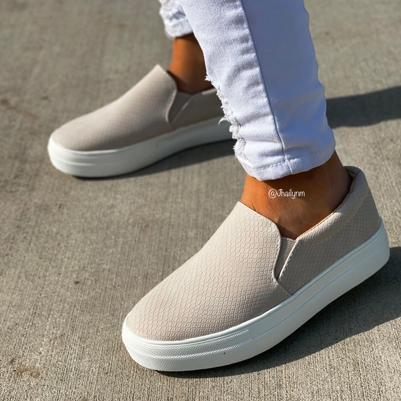 Stone Cobra Scale texture slip on sneakers - Picture 7 of 11